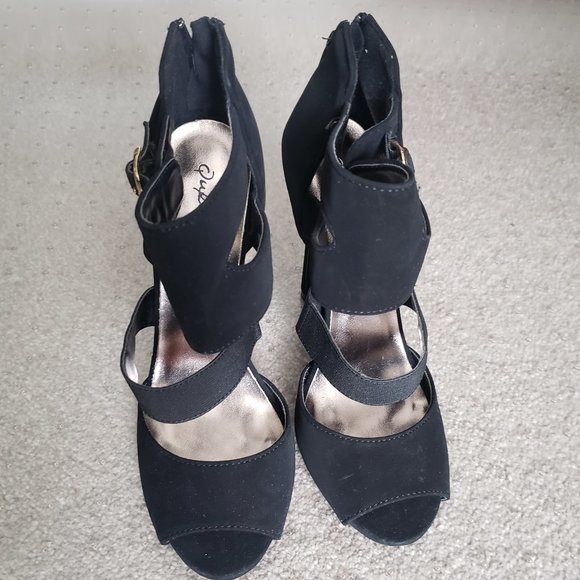 SEXY BLACK HEELS - Picture 9 of 12